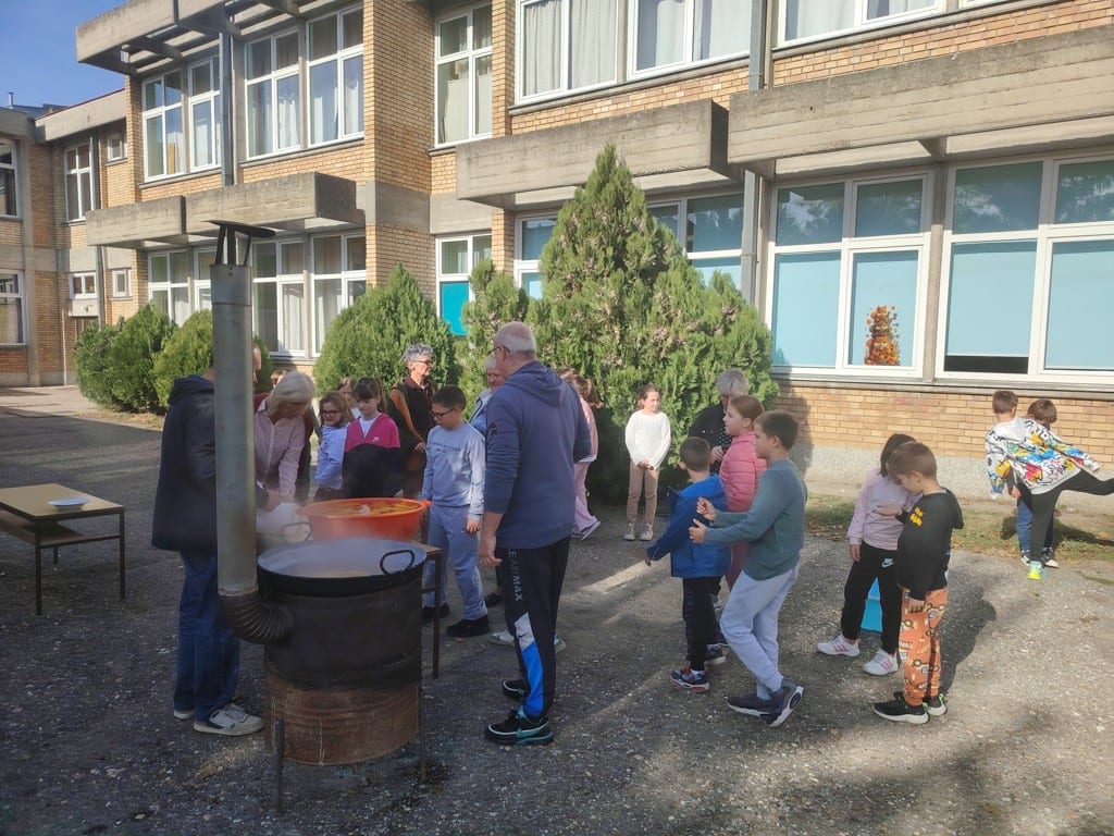 Ваннаставне активности – кување кукуруза