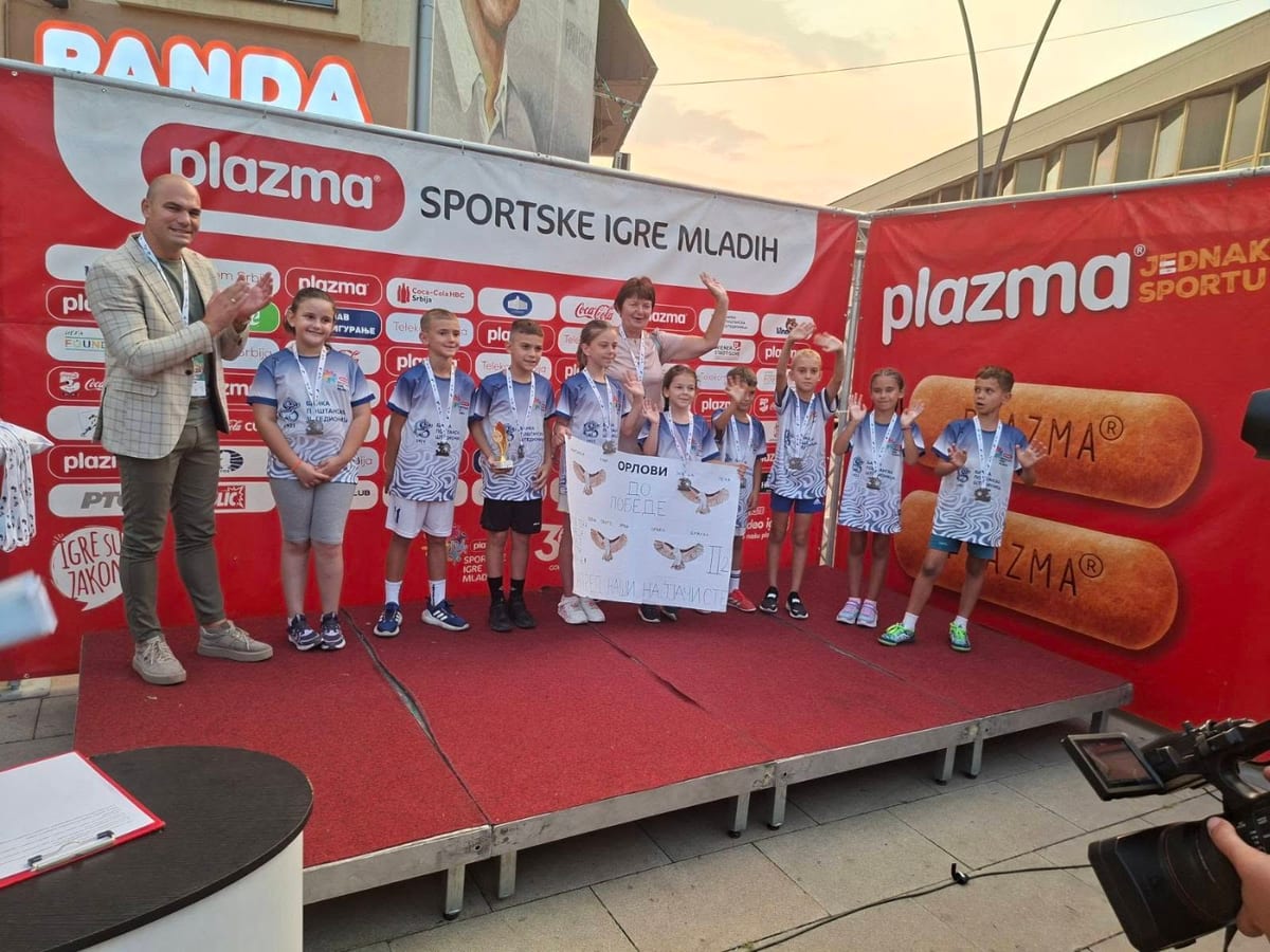 DRUGO MESTO NA DRŽAVNOM FINALU I PRIZNANJA ZA NAJBOLJEG NAPADAČA ZA EKIPU NAŠE ŠKOLE