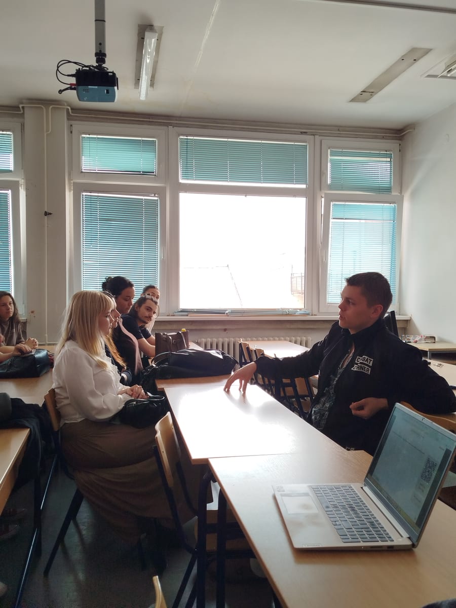 Naši učenici na književnoj večeri norveškog pisca Olivera Lovrenskog