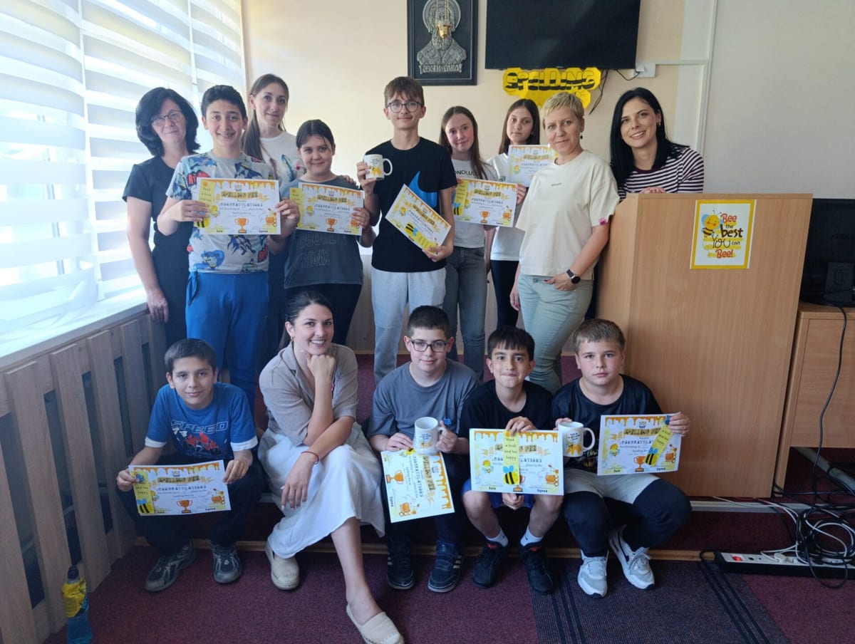 Slovo po slovo do pobede — pčelice znanja u akciji na takmičenju u spelovanju “Spelling bee” 🐝🔠