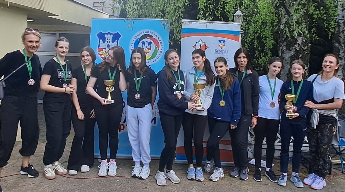 Učenice „Zmaja“ treće na dršavnom prvenstvu u orijentiringu