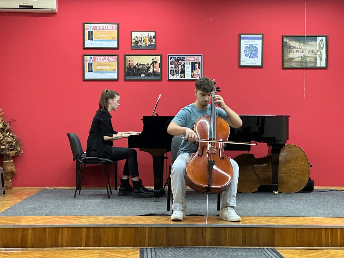 Prvi javni čas učenika srednje muzičke škole