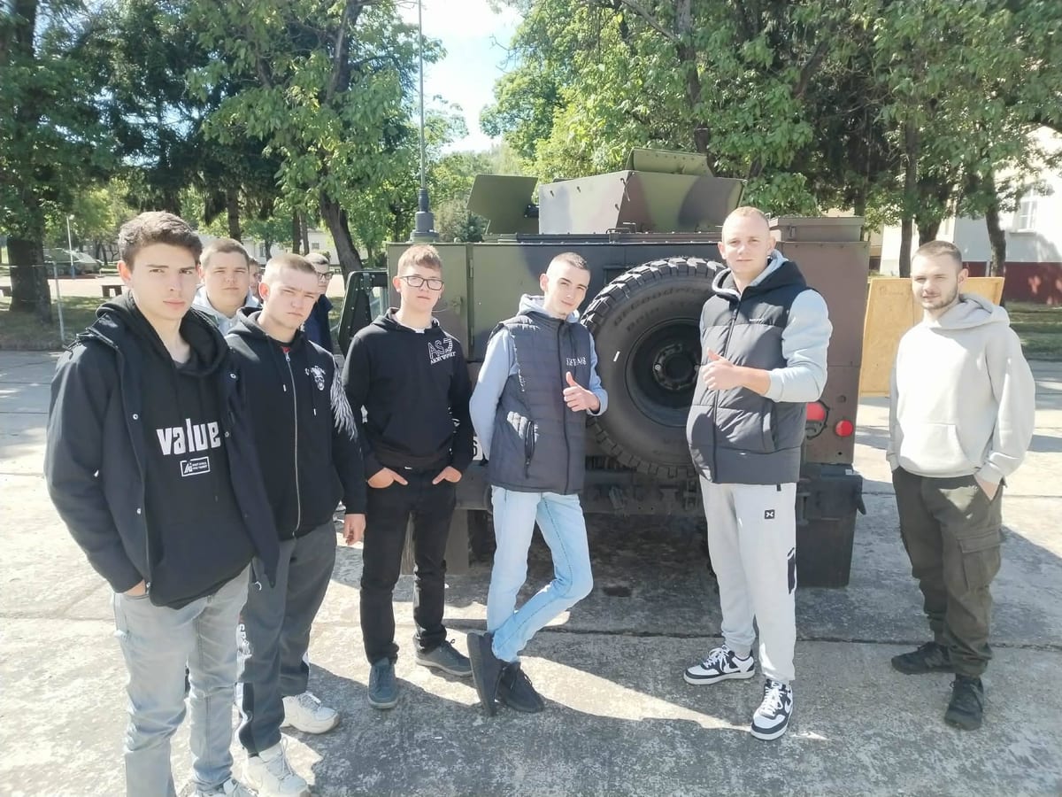 Iskolánk diákjai a szerbiai katonaság nyílt napján